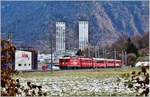 RE1224 mit der Ge 4/4 II 630  Trun  zwischen Chur West und Felsberg mit den Twintowers.(20.12.2016)