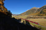 Ge 4/4 III 642 mit einem RE /GEX am 15.10.2017 bei Samedan.