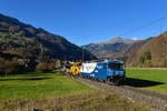 Ge 4/4 III 649 mit einem Güterzug am 03.11.2017 bei Jenaz. 