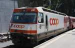 Am 20.5.2009 kam in Reichenau beim Umsteigen die COOP Lok vor unserem 
nchsten Zug gefahren. Es handelt sich um Lok 641  Maienfeld  der Rhtischen
Bahn.