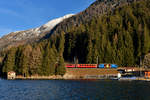 Ge 4/4 III 652 mit einem RE am 28.12.2016 bei Davos Dorf. 