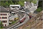 S1 1518 mit ABe 4/16 3104 nach Schiers fährt in Reichenau-Tamins ein.