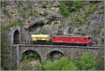 Löschzug 9135 mit Ge 6/6 II 701  Raetia  und Wasserwagen WN9862 nach dem Zalainttunnel bei Filisur.