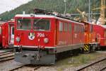 Lokomotive Ge 6/6 Nr. 706 der Rhtischen Bahn, abgestellt im Bahnhof St. Moritz am 10. Juli 2004. Mit ihren 2400 PS Leistung waren die sieben sechsachsigen Maschinen mit der ungewhnlichen Achsfolge Bo'Bo'Bo' zur Zeit der Inbetriebnahme (1958 und 1965) die strksten Schmalspurlokomotiven weltweit. Heute sind sie vorallem im Gterverkehr ttig, fhren aber vereinzelt immer noch schwere Schnellzge sowohl am Albula als auch auf den brigen Strecken des Stammnetzes.