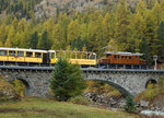 RhB: JUBILÄUM       20 JAHRE CLUB 1889  Das Bernina Krokodil Ge 4/4 82 mit dem Bellavista-Express unterwegs oberhalb Pontresina auf der Fahrt zum Endbahnhof Pontresina am 15.