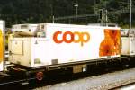 RhB - Lb 7861 am 01.09.2007 in Thusis - Containertragwagen (COOP orange Gerbera) 2-achsig mit 1 offenen Plattform - Baujahr 1963 - JMR - Gewicht 5,70t - Ladegewicht 17,00t - LP 9,14m - zulssige Geschwindigkeit 60 km/h - 3=04.12.1998 - Lebenslauf: ex K 5052 - 1969 Gb 5052 - 07/1998 ausr - 04.12.1998 Lb-v 7861 - 17.07.2006 Lb 7861
