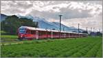 Die neuen Steuerwagen bei den Alvra-Zügen kommen in Fahrt. Hier führt Ait 57802 den IR1152 nach Chur bei Felsberg. (07.06.2019)