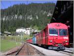 Der Regionalzug nach Arosa wartet in Litzirti auf den Gegenzug nach Chur. (13.07.2007)