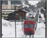 R1837 mit Steuerwagen 1756 am Schluss auf der langen Geraden bei Davos Islen Richtung Frauenkirch hat freie Fahrt.