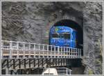 Steuerwagen 1703 verschwindet im 249m langen Brenfalle Tunnel.
