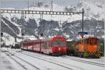 Der Regio 1934 nach Scuol-Tarasp mit Steuerwagen 1757 am Schluss verlässt Pontresina.