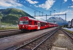 BDt 1754 fährt an der Spitze des R 1964 (Pontresina - Scuol-Tarasp), in den Bahnhof Bever ein.