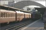 Be 4/4 511 Pendelzug im Gegenlicht des Bahnhofs Chur.