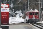 Der Name  Hakone  am Triebwagen ABe 4/4 III 54 und die Begrssungstafel in St.Moritz zeigen die Verbundenheit mit den japanischen Gsten und weiteren asiatischen Touristen. (02.03.2009)