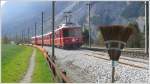 S1 1525 mit Treibwagen Be 4/4 513 fhrt langsam ber das neu geschotterte Dreischienengleis bei Chur West. (21.04.2010)