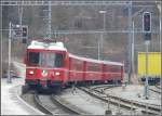 S2 1556 mit Be 4/4 511 in Reichenau-Tamins. (24.01.2011)