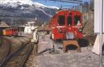 Fr einmal war meine Frau am Auslser,als sie mich mit zwei Gleichstrom Bernina Triebwagen ABe 4/4 I(es muss im Jahr 1995 gewesen sein!?)im Depot Sand in Chur fotografierte.(Archiv P.Walter)