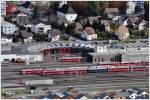 Vom Kirchhgel in Mastrils bietet sich dieser Blick auf das RhB Lokdepot in Landquart. Zu sehen sind unter anderem zwei Be 4/4 Triebwagen und ein Tm 2/2. (25.10.2013)