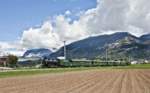 Am Muttertag den 14.5.2017 dampft die RhB  G 4/5 107  Albula  mit ihrem Sonderzug in Bonaduz den Albula hinauf.