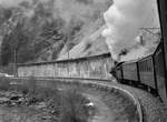 RhB Dampffahrt ins Surselva: RhB G 4/5 107  Albula  bei vorderster Front des Dampfextrazugs 2723 von Landquart - Disentis-Mustér kurz nach Trin.