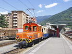 Nun rangiert RhB, Ge 2/2, 162 den Pullmann Wagen zum Zug nach St.