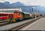 Gm 3/3 231 der Rhätischen Bahn (RhB) rangiert mit ein paar (Güter-)Wagen im Bahnhof Landquart (CH).