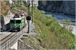 GlacierExpress 903 mit Ge 4/4 II 621  Felsberg  am Eingang zum Val Pintrun bei Trin.(14.04.2017)