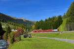 Ge 4/4 II 611 mit einem Regio am 05.10.2017 bei Davos Glaris.