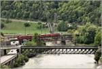 RE1737 nach Disentis mit einer unbekannteb Ge 4/4 II auf der alten Hinterrheinbrücke, wo zur Zeit eine parallele zweite Brücke gebaut wird. (02.05.2018)