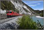 RE1745 mit Ge 4/4 II 613  Domat/Ems  am Vorderrhein bei Trin-Station. (06.05.2019)