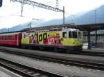 Login Lok Ge 4/4 II 611  Landquart  mit eine RegioExpress von Disentis/Chur nach Klosters/ Scoul im Bahnhof Landquart am 16.04.08.