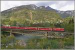 RE1241 mit der Ge 4/4 II 624  Celerina/Schlarigna  auf der Hinterrheinbrücke bei Reichenau-Tamins.