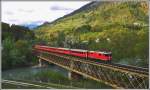 RE 1241 mit Ge 4/4 II 632  Zizers  auf der Hinterrheinbrücke bei Reichenau-Tamins.