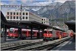 S2 1561 mit ABe 4/16 3104 nach Thusis und RE 1240 mit der Ge 4/4 II 624  Celerina/Schlarigna  nach Disentis warten in Chur auf die Abfahrtszeit.