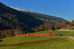 Ge 4/4 III 652 mit einem Regio am 03.11.2017 bei Klosters Dorf.