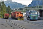 Tm 2/2 22 beim Bereitstellen von Abfallcontainern in Untervaz-Trimmis.