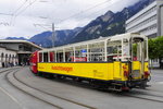 B 2111 heißt der offene Aussichtswagen, der werktags, wie man sieht auch bei schlechtem Wetter, auf der Arosabahn zum Einsatz kommt.