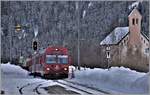 R1945 mit Steuerwagen 1752 und Ge 4/4 II 624  Celerina/Schlarigna  in Ardez.