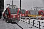 RE1045 mit AB4 8/12 3508 und dahinter neuer ALVRA Steuerwagen 57804.