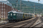 SBB Historic Re 4/4 I 10001 schiebt am 22. Mai 2016 ihren historischen Pendelzug aus dem Bahnhof Olten in Richtung Liestal.