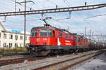 Doppeltraktion, mit der Werbe Lok Re 420 243-8 und der Re 420 297-4, durchfährt den Bahnhof Pratteln. Die Aufnahme stammt vom 22.09.2020.