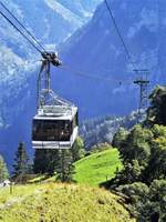 Eine Kabine der Schilthornbahn aus Gimmelwald kommt in Mürren an - 22.09.2011