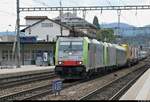 RoLa mit Re 486 510 und Re 485 015-2 der BLS Cargo AG durchfährt den Bahnhof Liestal (CH) auf der Hauensteinstrecke (500) Richtung Nordwesten.
[10.7.2018 | 11:06 Uhr]