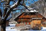 Es erwies sich als unglaublich schwierig, ein schönes Emmentaler Bauernhaus mit einem Bahnbild zu kombinieren; beides lag meist zu weit auseinander.