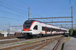 RABe 522 208, auf der S3, fährt beim Bahnhof Muttenz ein.