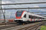 RABe 522 204, auf der S1, fährt zum Bahnhof Muttenz. Die Aufnahme stammt vom 17.04.2016.
