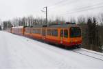 Ein weiterer Zug mit dem Be 556 528-8 an der Spitze fhrt am 7.3.10 von Uitikon Waldegg talwrts.