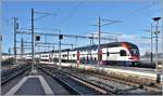 S5 nach Zug via Zürich HB mit 511 006 fährt in Rapperswil ein. (15.12.2017)
