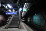 In einfacher Tieflage -    S-Bahnhof Stettbach am östlichen Ende des fast 5 km langen 1990 eröffneten  Zürichbergtunnels der S-Bahn.