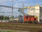 Der Tm IV 8756 und der mit der DPZ-Hilfskupplung ausgerstete Tem I 256 zerlegen am 12.6.08 in der UA Oberwinterthur die DPZ Komp. der Re 450 101-1 ''Obfelden''. Die Re 450 ist dabei nicht eingeschaltet.